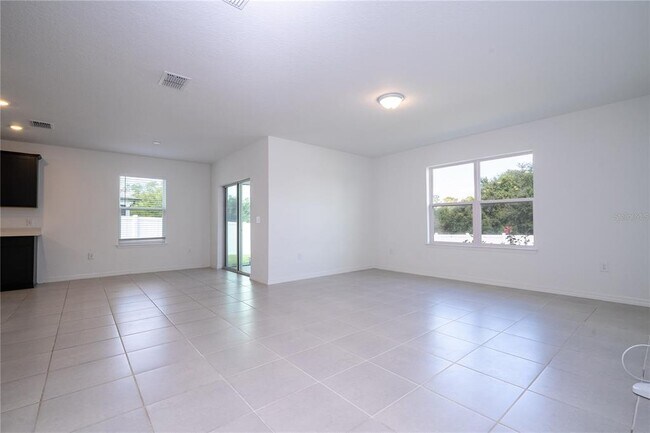 Building Photo - 471 Pine Tree Blvd