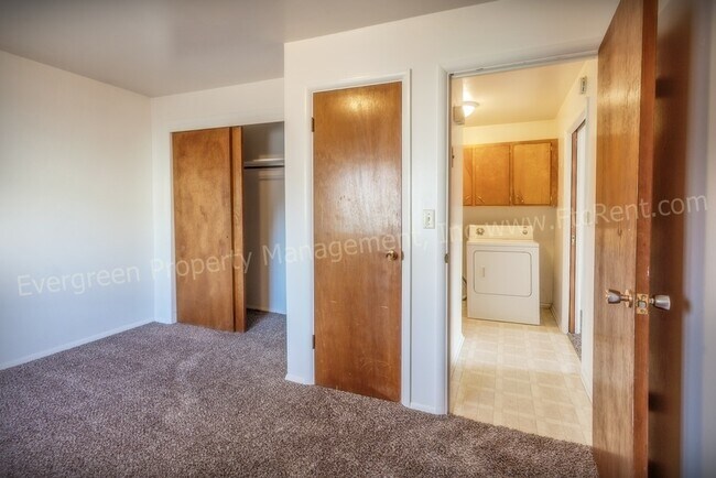 Building Photo - 309 N Shields St