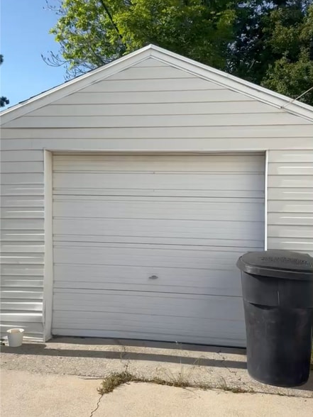 garage - 2549 E 3020 S