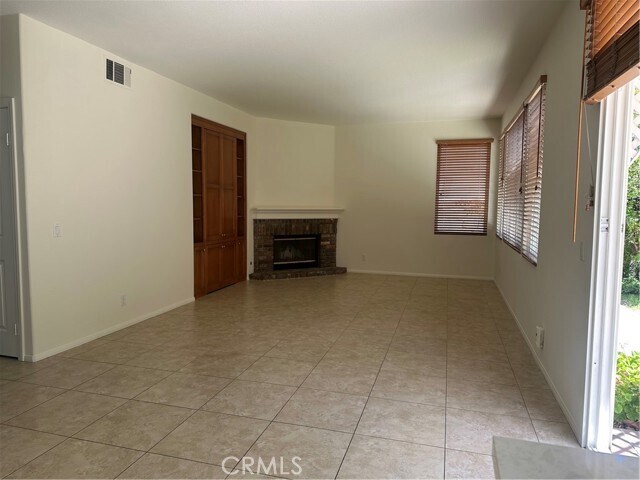 Building Photo - 44 Whispering Pine