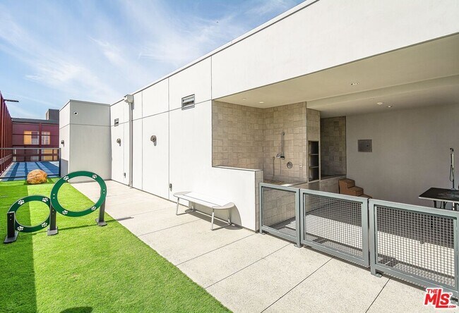 Building Photo - 1100 S Grand Ave