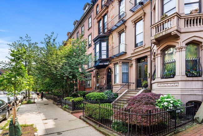 Building Photo - 163 Beacon St
