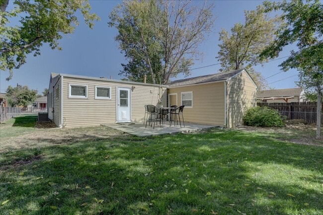 Building Photo - Completely Renovated & Fully Furnished 2Bed/1Bath/1 garage in Arvada!