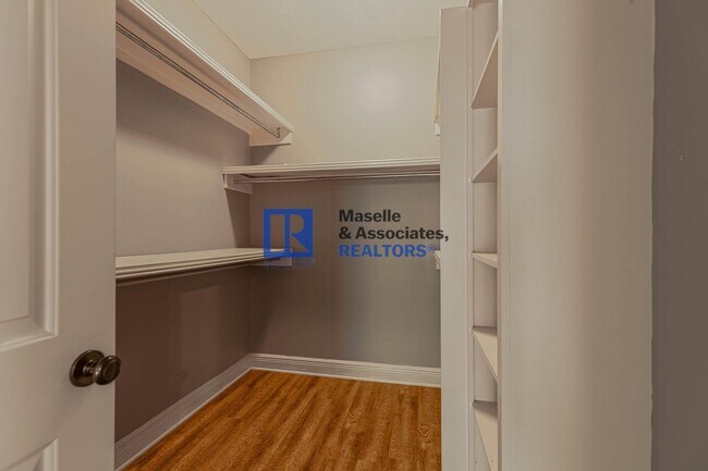 Building Photo - Beautiful 3 bedroom, 2 bathroom house in B...