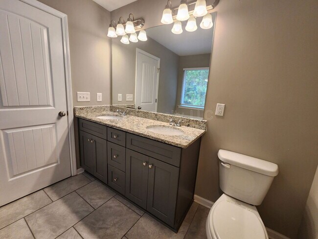 Building Photo - 255 Fieldcrest Dr