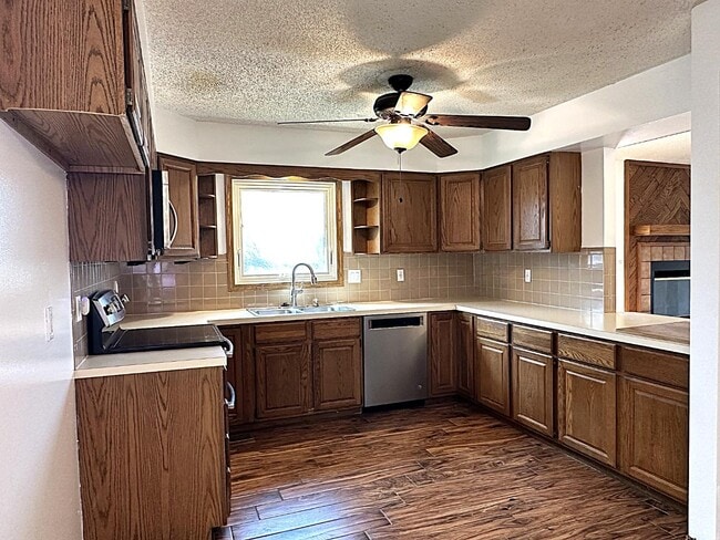 Building Photo - 8541 E Mount Vernon St