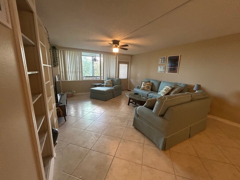 Building Photo - 2621 Cove Cay Dr