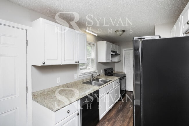 Building Photo - Carve Out a Great Life Here!