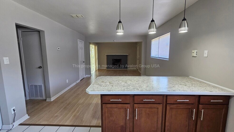 Building Photo - 6809 Miss Muffet Ln S