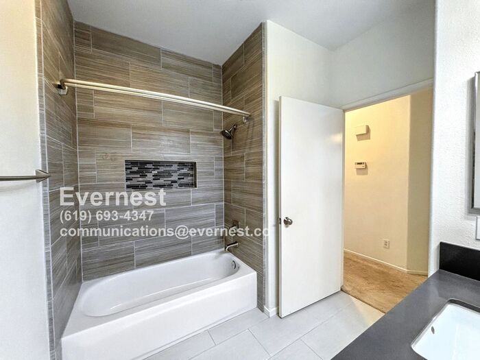 Building Photo - 10796 Sabre Hill Dr