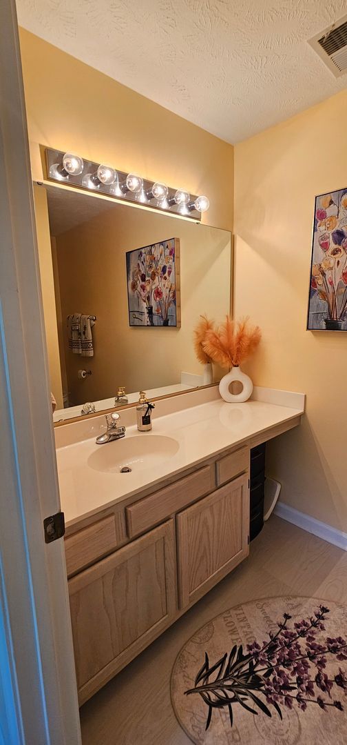 Building Photo - Beautiful 2 Bed / 2 Bath Furnished Condo A...
