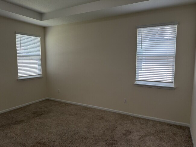 Building Photo - For Rent- Beautiful Home with 4 Bed, 2.5 Bath, PLUS a loft in Northside Jacksonville!