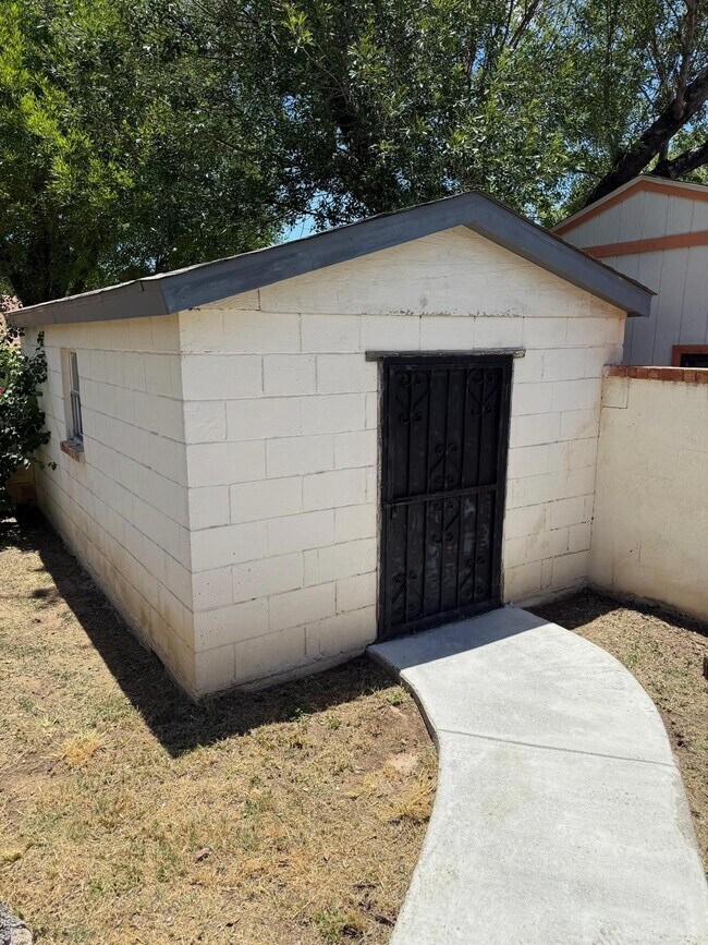 Building Photo - 1105 Hill Place Dr