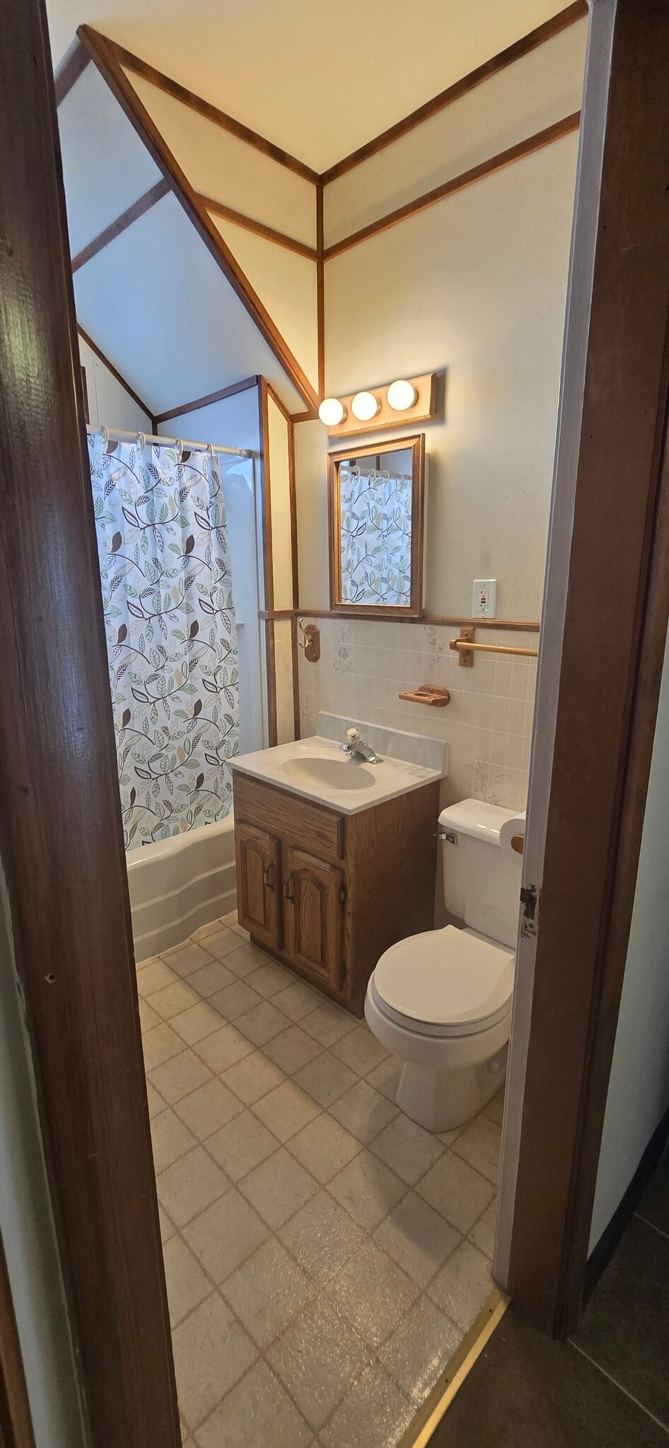 Building Photo - 161 Thayer St