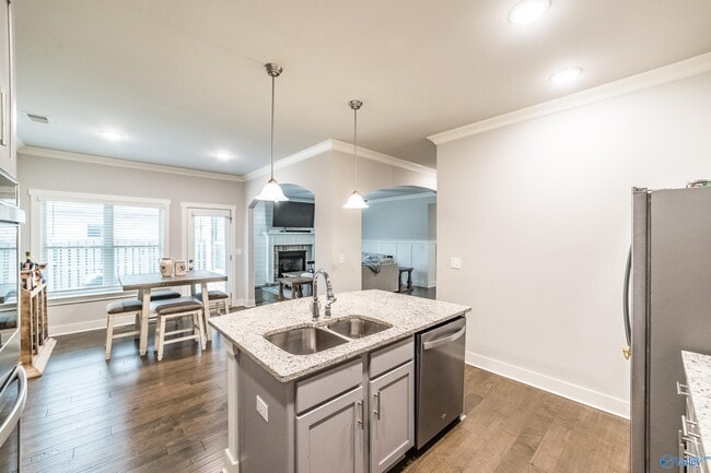 Building Photo - 6 Desert Oak Ct SW