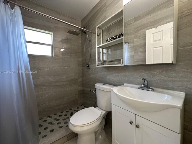 Building Photo - 610 NW 23rd Pl