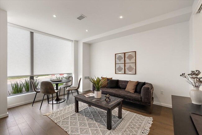 Building Photo - 3105 Brush St