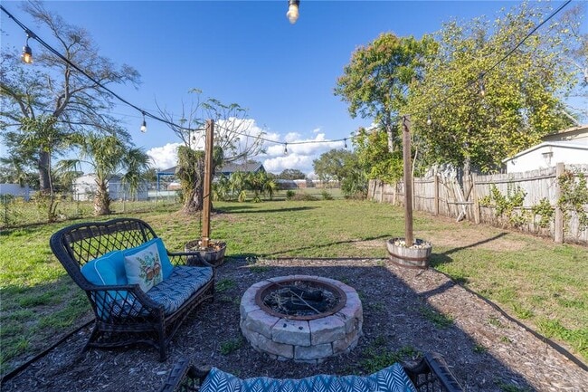 Building Photo - 3605 W Iowa Ave