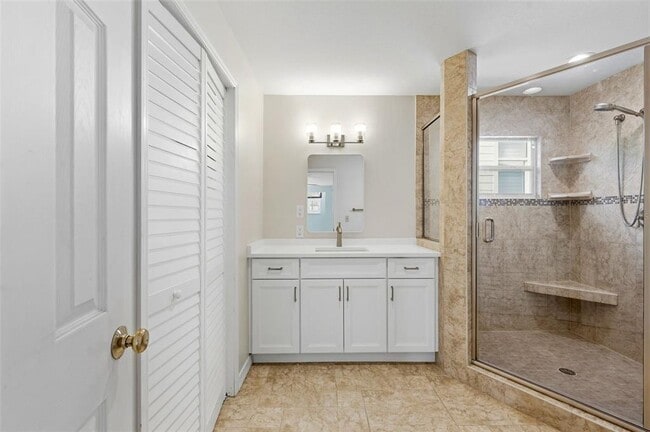 Building Photo - 345 Bailey St