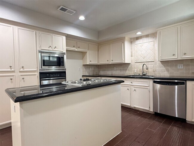 Building Photo - 11318 Briar Forest Dr