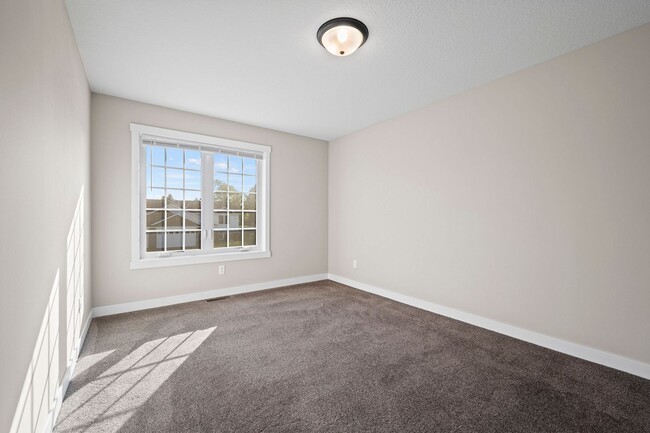 Building Photo - New 3 Bedroom Townhome