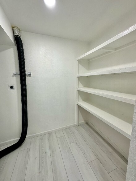 Building Photo - 1706 Whitney Dr