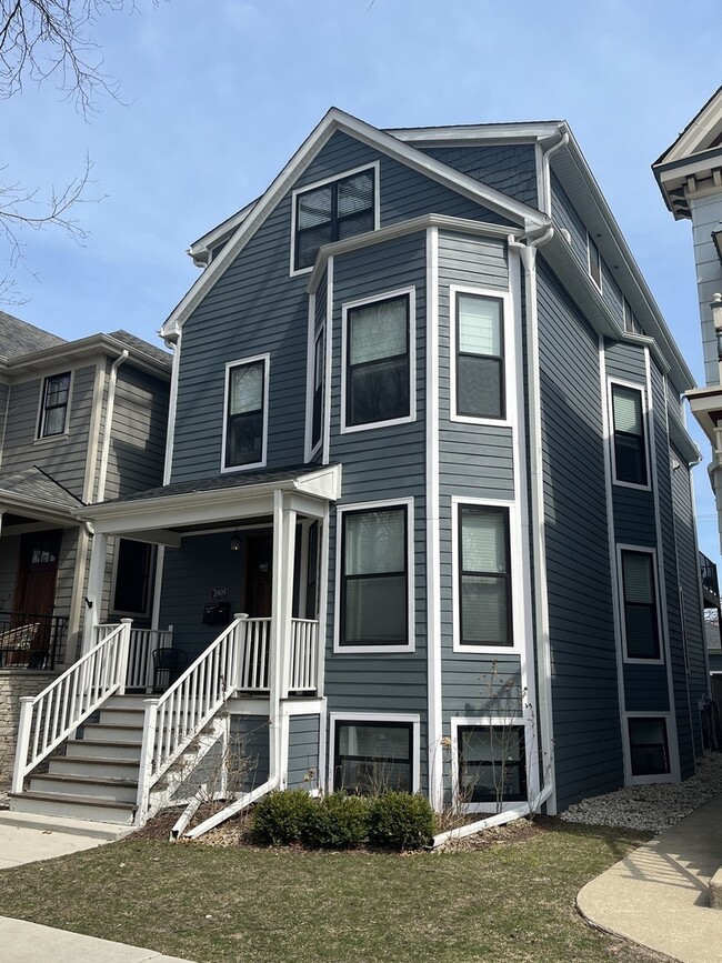 Building Photo - 3909 N Seeley Ave