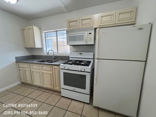 Building Photo - Rialto 2 bedroom Home