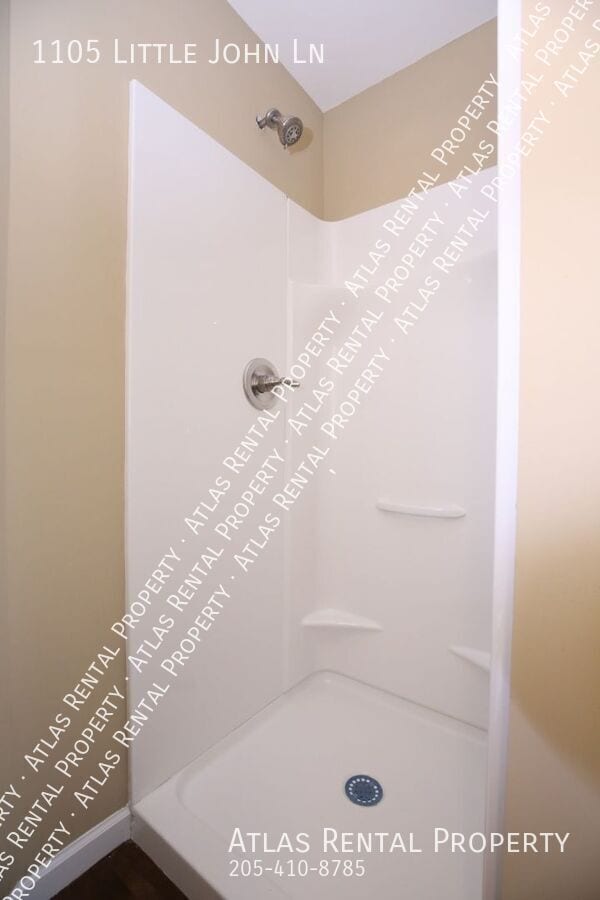 Building Photo - 1105 Little John Ln