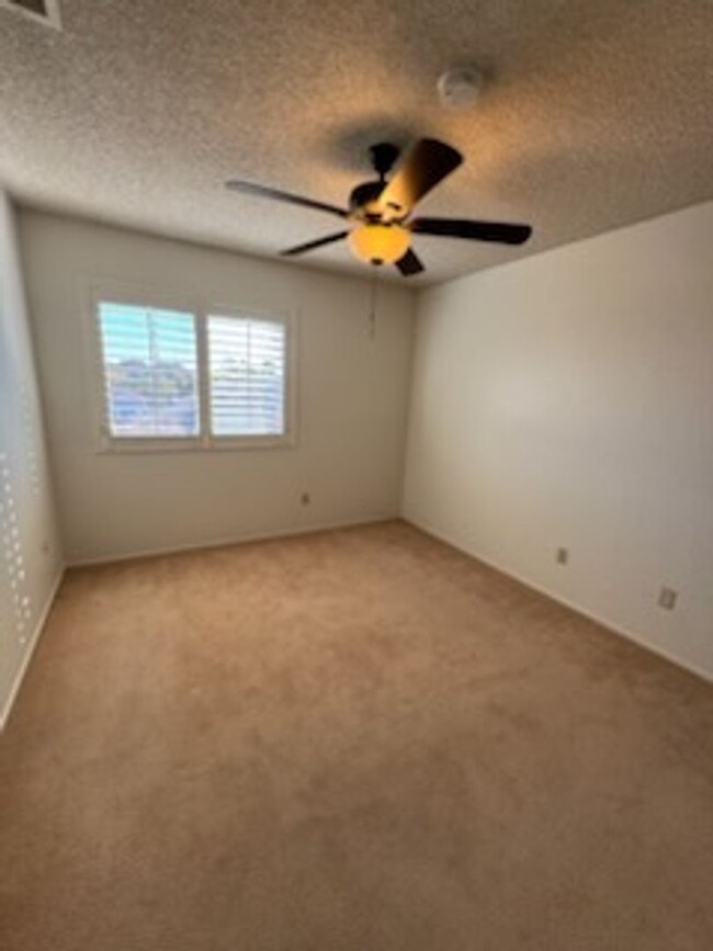 Building Photo - Available Now! Spacious 4-Bedroom, 3-Bathr...