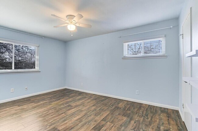 Building Photo - 7105 Meadowood Dr