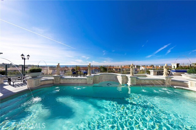 Building Photo - 7 Vista Luci