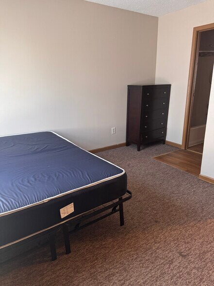 Building Photo - 700 N Adelaide St