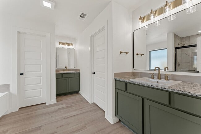 Building Photo - 2033 Gulf Pr Ln