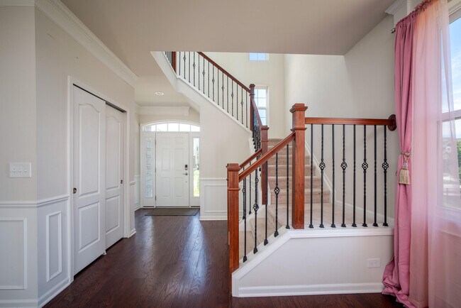 Building Photo - 2825 Dillon Dr
