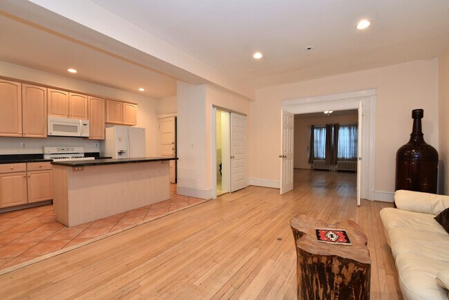 Primary Photo - 2729 Connecticut Ave NW