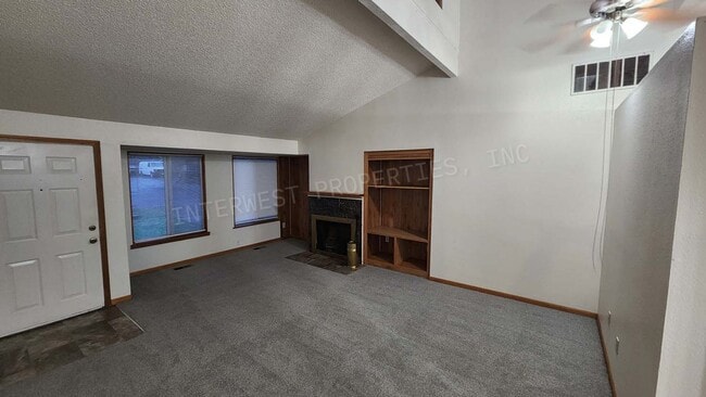 Building Photo - *1/2 OFF 1ST MONTH'S RENT* 3 Bed 2 Bath Beaverton Home with big backyard, storage shed, A/C and f...