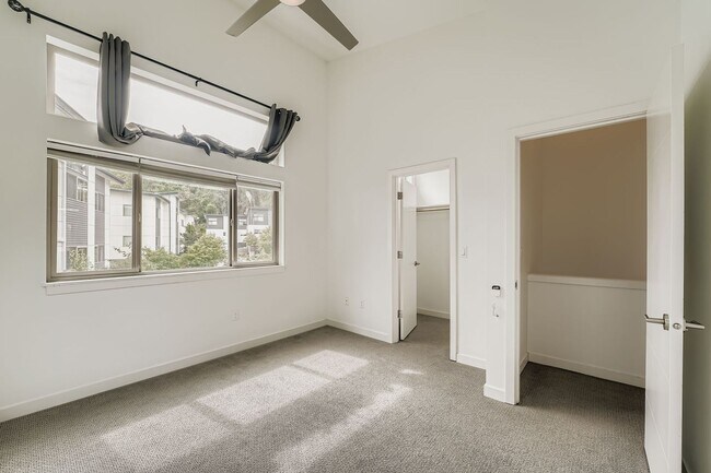 Building Photo - Modern 2-Bed, 2-Bath Townhome with Air-Conditioning in Rainier Beach