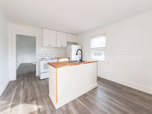 Building Photo - 417 N 13th St