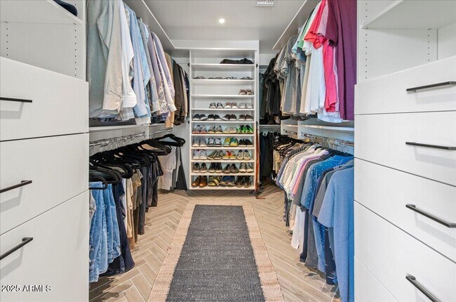 Building Photo - 4843 N 72nd Way