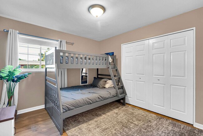 Building Photo - 897 Imperial Dr