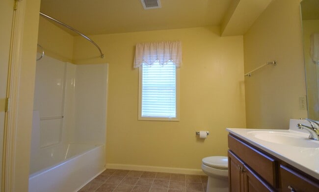 Building Photo - End-Unit Townhome in Homecoming Ridge with...