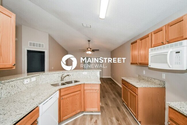 Building Photo - 3 Bedroom Pet-Friendly Home in jacksonville, FL with Main Street Renewal