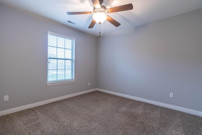 Building Photo - 2705 Iron Gate Dr