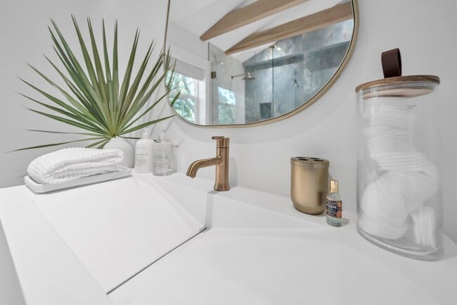 Building Photo - 6296 W County Hwy 30A