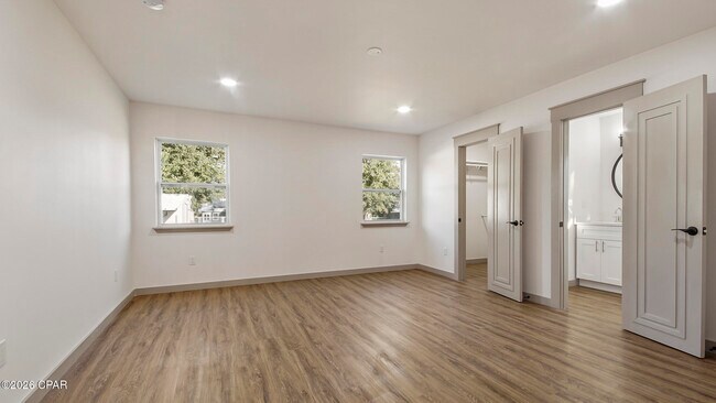 Building Photo - 112 N Gayle Ave