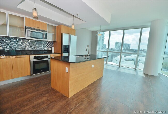 Building Photo - 480 NE 30th St