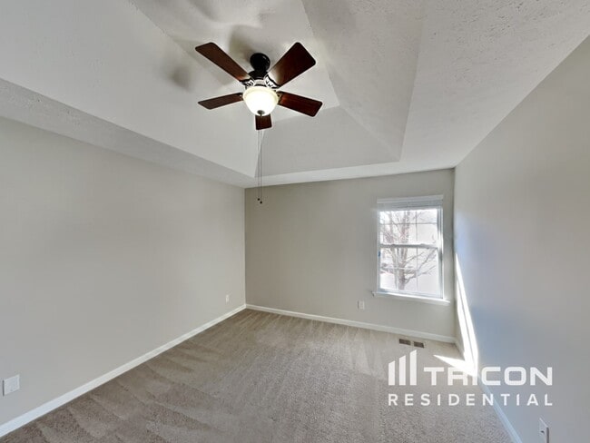 Building Photo - 275 Iris Dr
