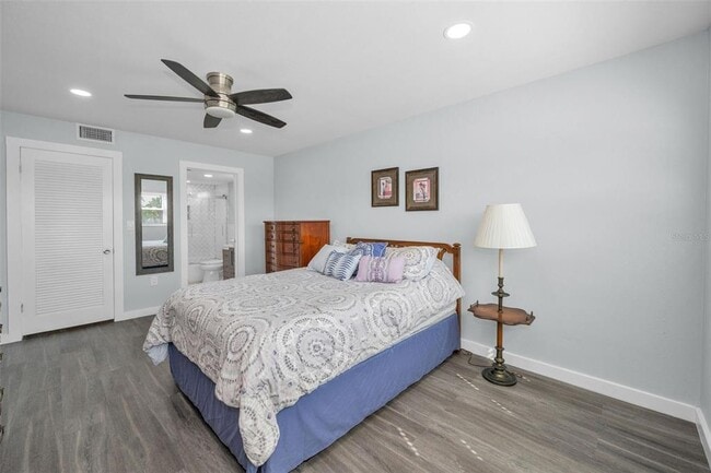 Building Photo - 300 64th Ave