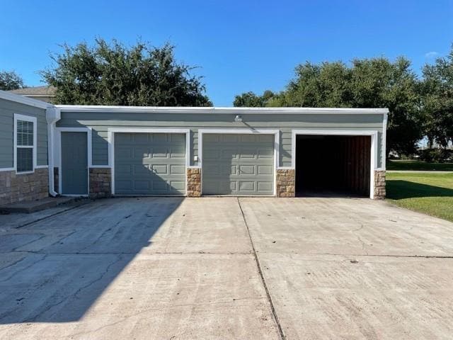 Building Photo - 5311 Bayway Dr